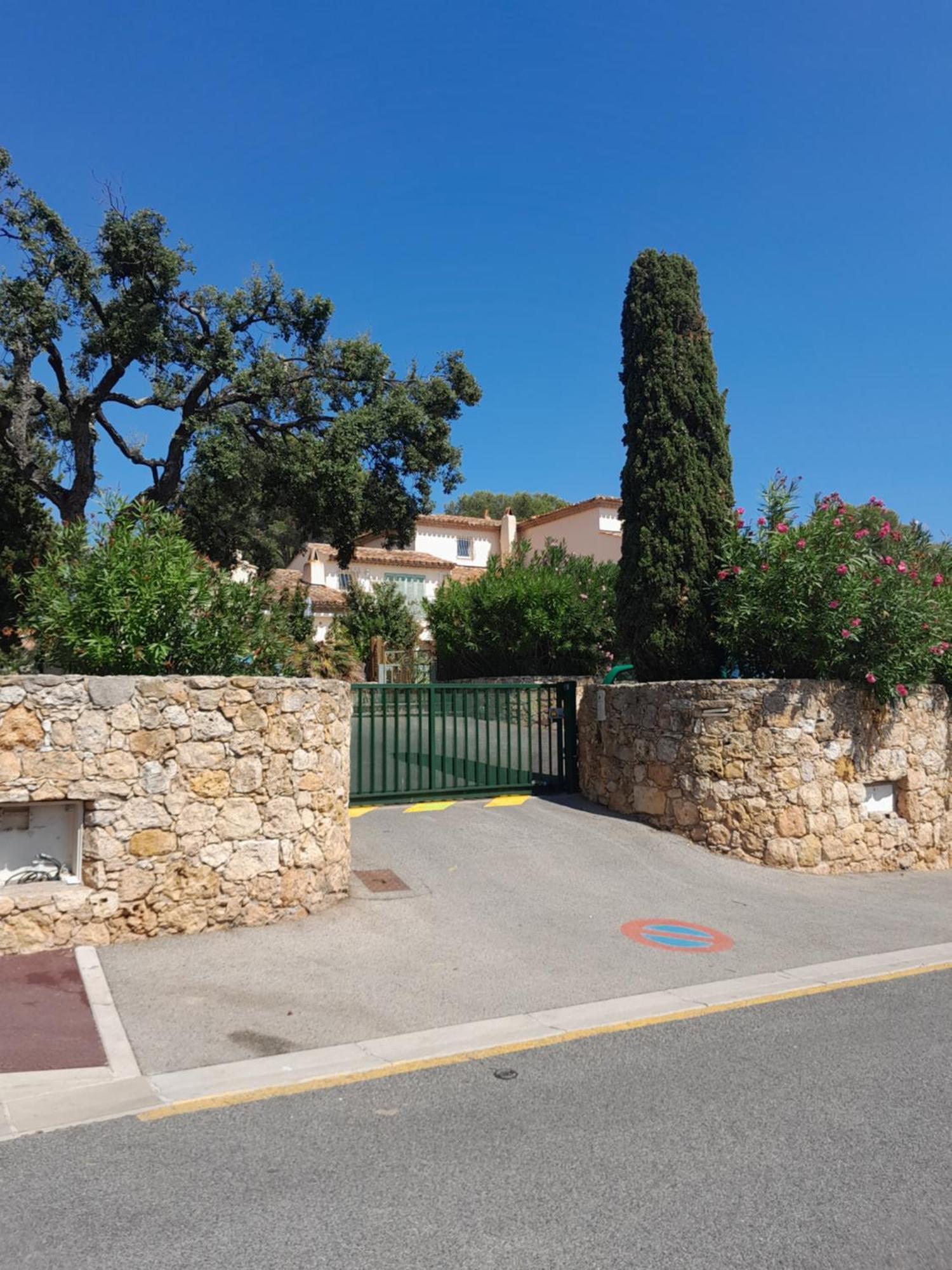 Le Mediterraneo Saint Aygulf Bagian luar foto